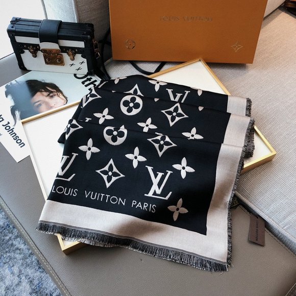 Louis Vuitton Pearl Grey Wool Silk Logomania Scarf – Modaselle 💎✨AUTHENTIC✨💎Louis Vuitton scarf